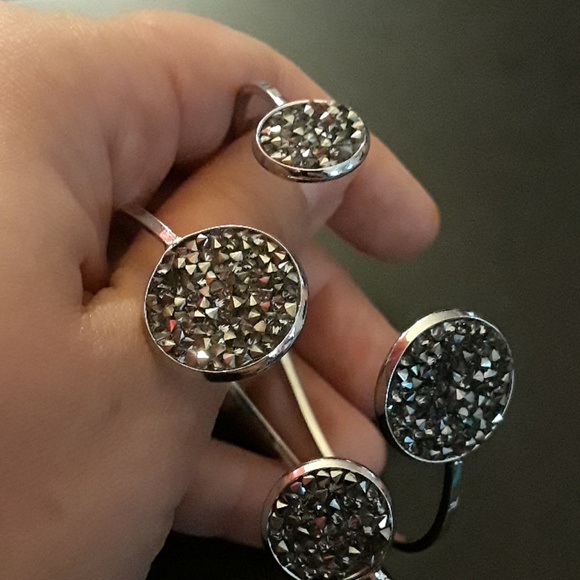 Bracelets - Picture 4 of 6